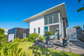 Beachy on Bream - Ruakākā Holiday Home